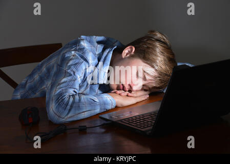 Giovane, computer, dormire Jugendlicher, Computer Schlaf Foto Stock