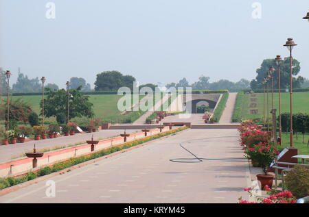 Rajghat sito storico di New Delhi. India Rajghat è un monumento commemorativo dedicato al Mahatma Gandhi a Nuova Delhi in India Foto Stock