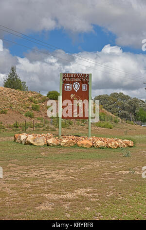 Firmare all'entrata rubyvale sul gemfields nel Queensland in Australia travelleers accogliente della zona Foto Stock