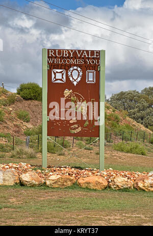 Firmare all'entrata rubyvale sul gemfields nel Queensland in Australia travelleers accogliente della zona Foto Stock