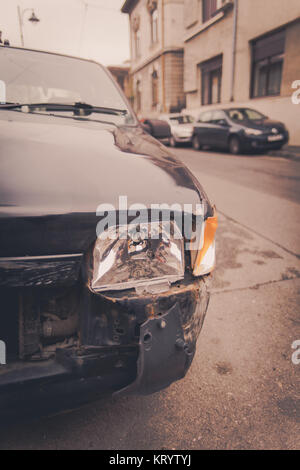 Si è schiantato auto dettaglio dei fari Foto Stock