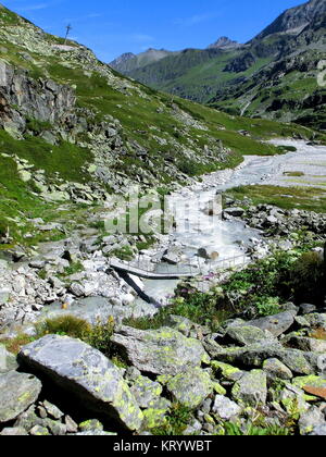 ponte sul fiume nel Ã¶denwinkelkees nel mondo glaciale weiÃŸsee Foto Stock