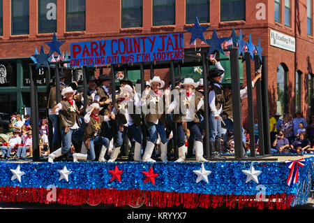 Cody, Wyoming USA - Luglio 4th, 2009 - Parata galleggiante di tha Park County Jail presso Independence Day Parade Foto Stock