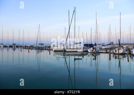 Barche a vela in marina, Lago Balaton Foto Stock