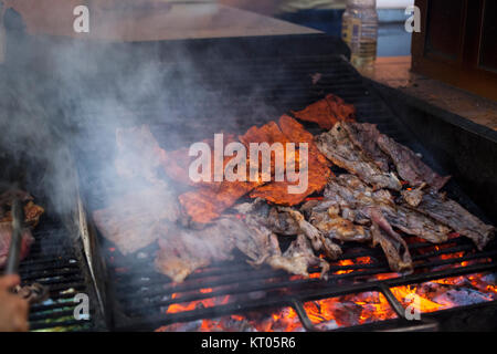 Carne Asada Hall, 20 novembre del mercato , città di Oaxaca, Oaxaca, Messico Foto Stock