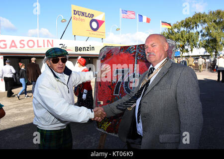 Un unico automotive progetto arte da Guy Portelli della BBC di 'Dragon's Den' celebra 70 anni di Ferrari mentre la raccolta di fondi per la BBC i bambini in stato di bisogno. Dotato di: Jackie Stewart dove: Maidstone, Kent, Regno Unito quando: 17 Nov 2017 Credit: David Marsh/Wallgo.com/WENN Foto Stock