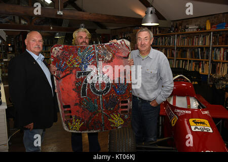 Un unico automotive progetto arte da Guy Portelli della BBC di 'Dragon's Den' celebra 70 anni di Ferrari mentre la raccolta di fondi per la BBC i bambini in stato di bisogno. Dotato di: Nick Mason dove: Maidstone, Kent, Regno Unito quando: 17 Nov 2017 Credit: David Marsh/Wallgo.com/WENN Foto Stock