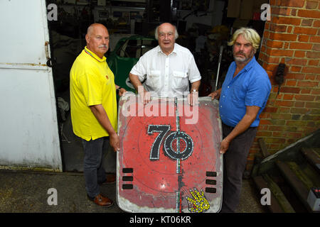 Un unico automotive progetto arte da Guy Portelli della BBC di 'Dragon's Den' celebra 70 anni di Ferrari mentre la raccolta di fondi per la BBC i bambini in stato di bisogno. Dotato di: David Piper dove: Maidstone, Kent, Regno Unito quando: 17 Nov 2017 Credit: David Marsh/Wallgo.com/WENN Foto Stock