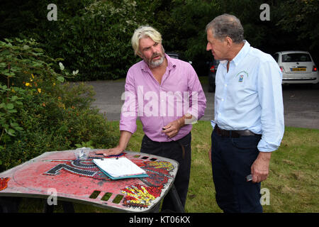 Un unico automotive progetto arte da Guy Portelli della BBC di 'Dragon's Den' celebra 70 anni di Ferrari mentre la raccolta di fondi per la BBC i bambini in stato di bisogno. Dotato di: Jodie Scheckter dove: Maidstone, Kent, Regno Unito quando: 17 Nov 2017 Credit: David Marsh/Wallgo.com/WENN Foto Stock