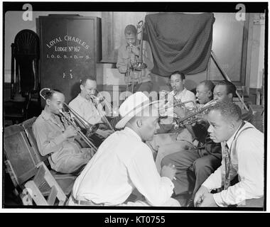 (Ritratto di Joe Thomas e Eddie Wilcox, fedele Charles Lodge n. 167, New York, N.Y., ca. Ott. 1947) (5475983491) Foto Stock