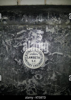 Artslav, Vauxhall 13 si riferisce a un veicolo o oggetto notevole, probabilmente legato alla storia automobilistica di Vauxhall o a un modello specifico. Foto Stock