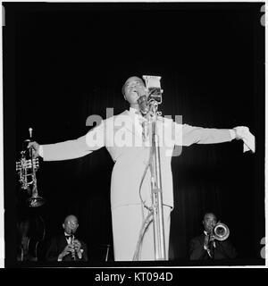 (Ritratto di Louis Armstrong, Carnegie Hall di New York, N.Y., ca. Feb. 1947) (4888654822) Foto Stock