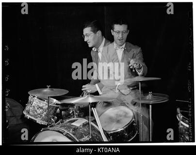 (Ritratto di Ray McKinley, Hotel Commodore, New York, N.Y., ca. Apr. 1946) (4843752138) Foto Stock