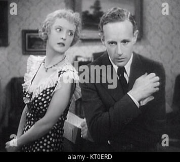 Bette Davis e Leslie Howard sono protagonisti del film *of Human Bondage*, un adattamento del 1934 del romanzo di W. Somerset Maugham, noto per le loro potenti performance. Foto Stock