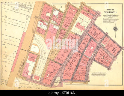 Questo piatto Bromley Manhattan del 1955 fa parte di una serie da collezione che rappresenta oggetti da tavola americani vintage, apprezzati per il suo design e il contesto storico nella cultura culinaria della metà del secolo. Foto Stock