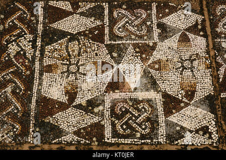 Villa romana di Pisoes. Pavimento a mosaico raffiguranti motivi geometrici. Il Portogallo. L'Alentejo. Beja. Foto Stock