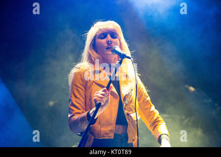 La American rock band cittadino elettrico esegue un concerto dal vivo a Sentrum scena in Oslo. Qui il cantante Laura Dolan è visto dal vivo sul palco. Norvegia, 05/05 2016. Foto Stock