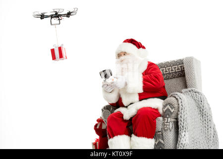 Babbo Natale utilizzando drone Foto Stock