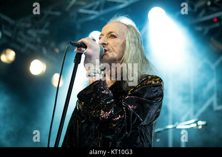 La American heavy metal band Pentagram esegue un concerto dal vivo presso Vulkan Arena di Oslo. Qui la cantante Bobby Liebling è visto dal vivo sul palco. Norvegia, 11/11 2015. Foto Stock