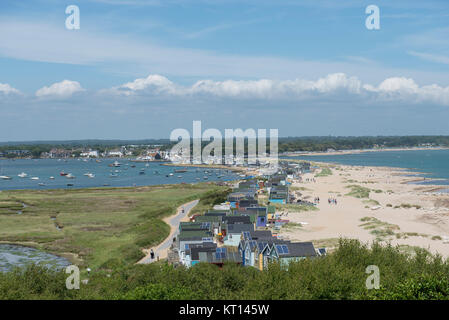 Vista dalla collina di Warren sulla testa Hengistbury affacciato Mudeford spiedo e Christchurch Harbour nel Dorset. Foto Stock