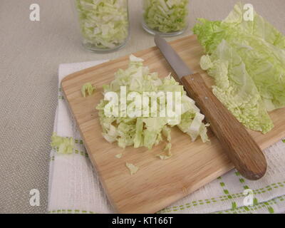 Preparazione di quiche insalata Foto Stock