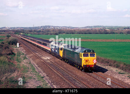 Una coppia di classe 50 locomotive numeri 50050 e 50007 lavorando Pathfinder Tours " Il 50 Terminator' railtour a Exminster. Il 26 marzo 1994. Foto Stock