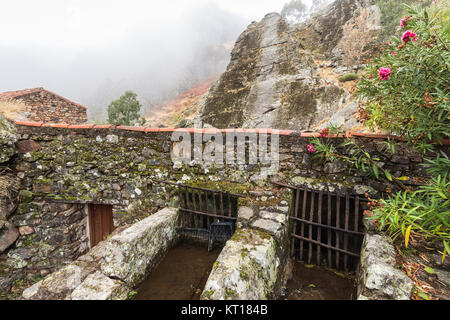 Mulino ad acqua. Fotografato nel Geoparco di Penha Garcia. Il Portogallo. Foto Stock