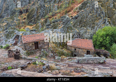 Antico mulino ad acqua. Fotografato nel Geoparco di Penha Garcia. Il Portogallo. Foto Stock