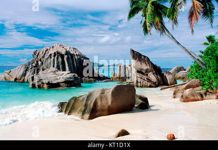 La Digue Island, rocce presso la spiaggia di Anse Patates, Seicelle Foto Stock