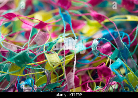 Close up delle colorate String pavese di filettatura di decorazione Foto Stock