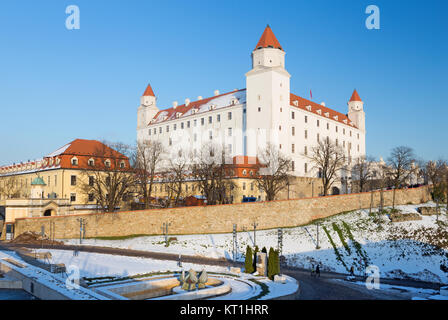 Bratislava - Il castello in inverno la luce. Foto Stock