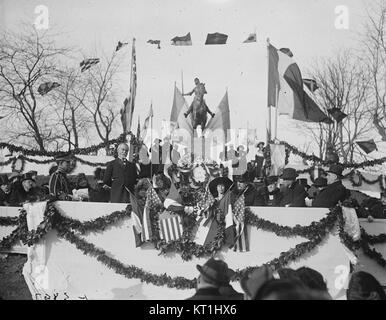 Cerimonia al Jeanne d'Arc Memorial, Meridian Hill Park 41933V Foto Stock