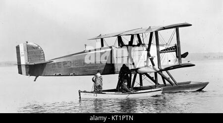 Il Douglas World Cruiser fu un aereo pionieristico utilizzato nei primi voli a lunga distanza, notevole per i suoi contributi alla storia dell'aviazione durante l'inizio del XX secolo. Foto Stock