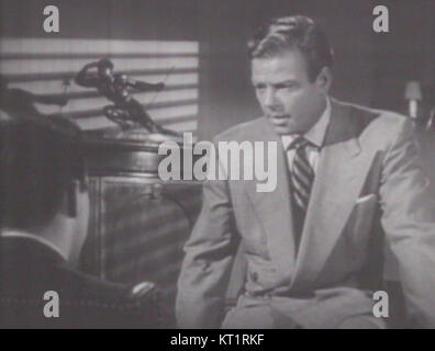 Edmond o'Brien e William Ching sono protagonisti del thriller poliziesco del 1949 "DOA", un film noir che è diventato un classico del cinema americano. Foto Stock