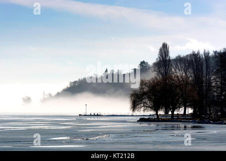 Il lago di Balaton in inverno a Tihany, Ungheria Foto Stock