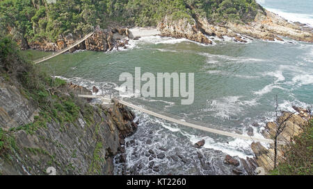 HÃ¤ngebrÃ¼cke oltre le tempeste river Foto Stock