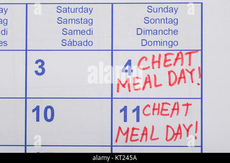 Cheat pasto giorno testo scritto sul calendario Foto Stock