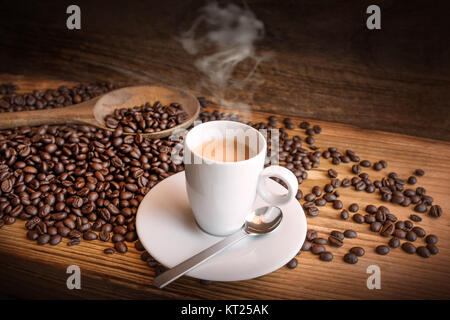 Tazza di caffè e fagioli Foto Stock