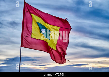 Sventola bandiera di Cartagena ancora tramonto Foto Stock