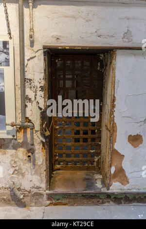 Cella di prigione porta in stato orientale penitenziario sito storico, Philadelphia, Stati Uniti. Foto Stock