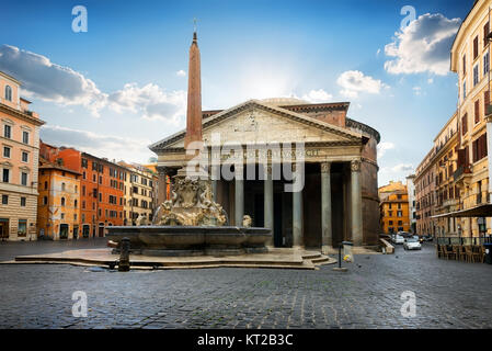 Pantheon sul piazza Foto Stock