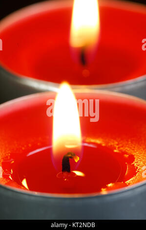 Profumato candals isolata contro uno sfondo nero Foto Stock