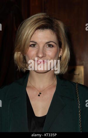 Jodie Whittaker arrivando alla serata di apertura del musical di Broadway, Hamilton al Victoria Palace Theatre, Londra centrale. Foto Stock