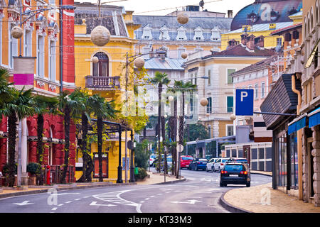 Mediterranea colorata architettura di strada di Opatija Foto Stock