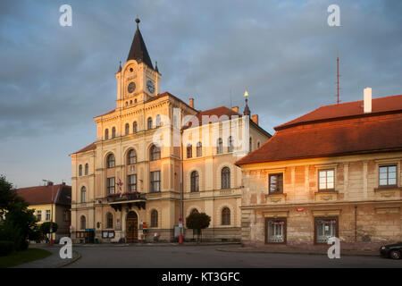 Tschechien, Südböhmen, Netolice, Hauptplatz mit Rathaus Foto Stock