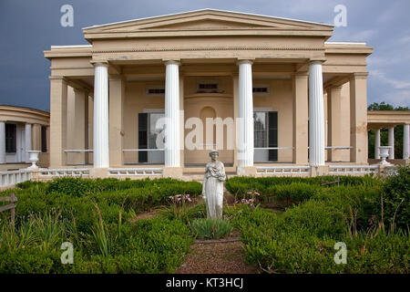 Gaineswood, situata a Demopolis, Alabama, è una storica casa di piantagione anteguerra progettata dall'architetto Nathaniel H. Wyeth. La struttura esemplifica l'architettura revival greca ed è stata conservata come un importante punto di riferimento storico. Foto Stock
