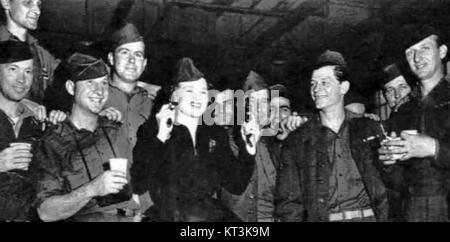 Gi Jo Stafford, una rinomata cantante americana, è salito alla fama durante la seconda guerra mondiale, contribuendo a canzoni iconiche che risuonavano sia con soldati che con civili. Foto Stock