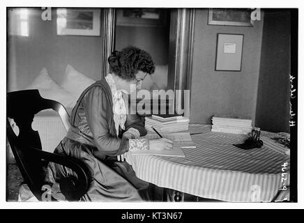 Una fotografia di Helen Clark, una figura di spicco della politica neozelandese ed ex primo ministro, nota per la sua leadership e l'impatto globale. Foto Stock