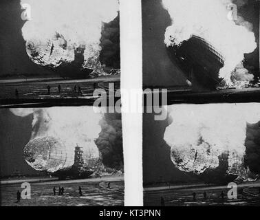 Il disastro di Hindenburg si verificò nel 1937 quando il dirigibile passeggeri tedesco LZ 129 Hindenburg prese fuoco mentre tentava di atterrare a Lakehurst, New Jersey. Questa immagine composita cattura il momento drammatico dell'incendio del dirigibile. Foto Stock