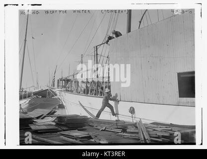 Yacht di alloggiamento per l'inverno OWERA (15192954376) Foto Stock